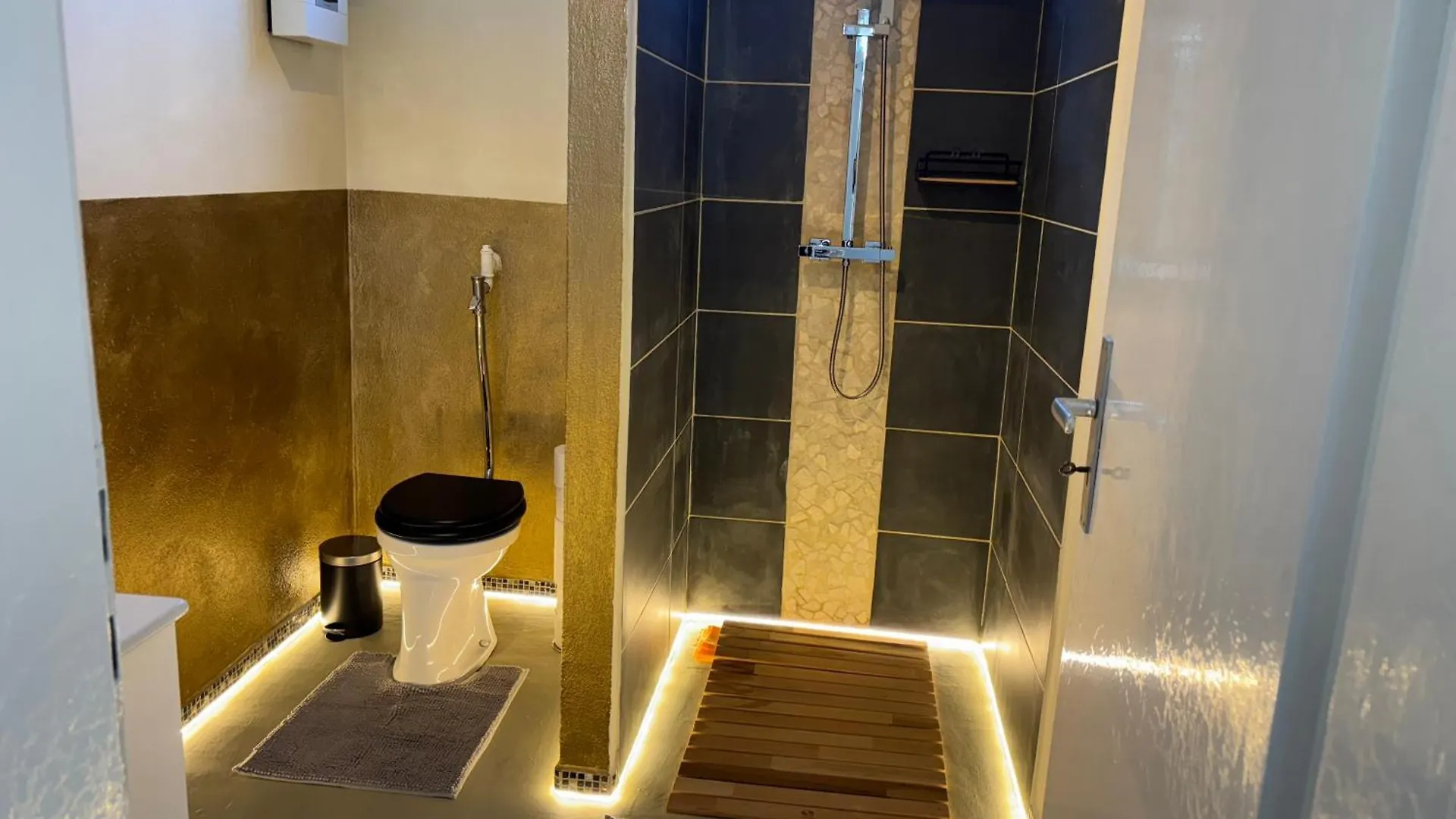 Authentic Travellers Suite Meerbusch Tyskland